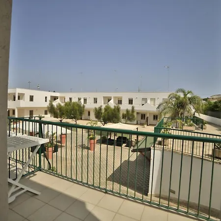 Ξενοδοχείο με διαμερίσματα Cala 4*