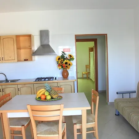 Ξενοδοχείο με διαμερίσματα Cala 4*