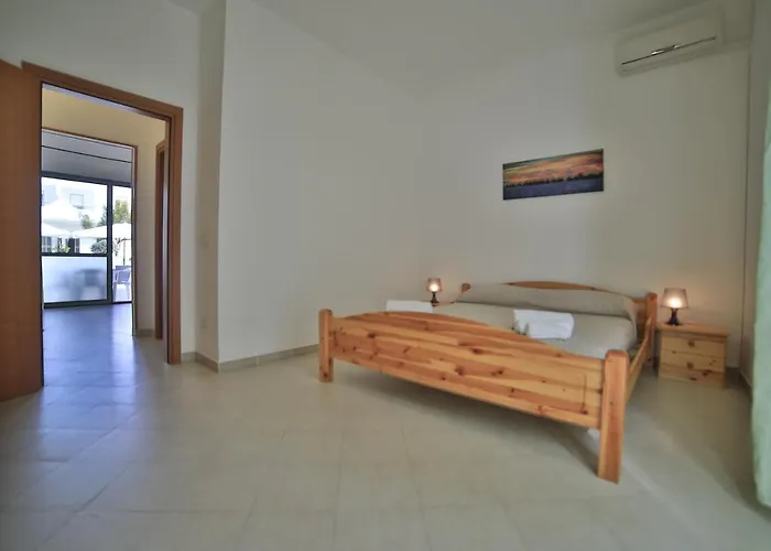 Апарт-отель Cala Марина-ди-Манкаверса